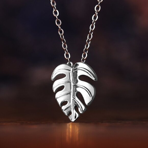 ⚡925 Silver Plated Classic Banana Leaf Pendant Necklace, MARR9478 - Picture 1 of 3